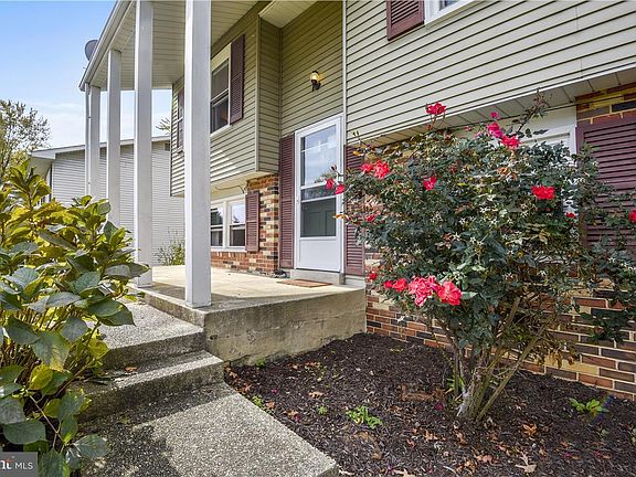 2nd image of 944 Autumnwood Dr