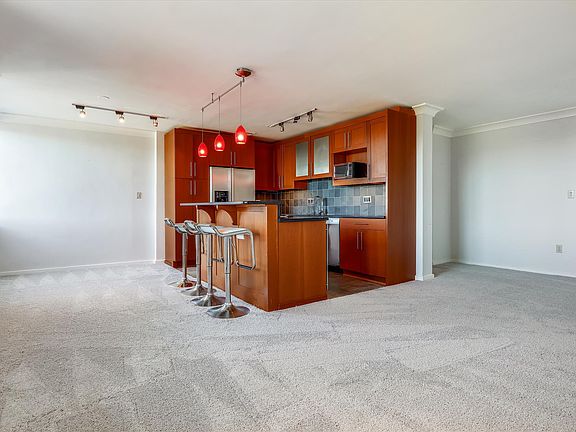 5th image of 4390 Lorcom Ln APT 601
