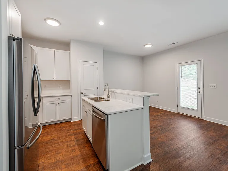 910 N Ransom St — Photo 8