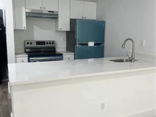 902 Eagle Avenue image 1 of 4