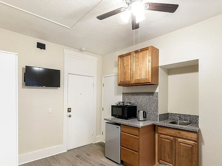 Portside Studio Apartments — Photo 12
