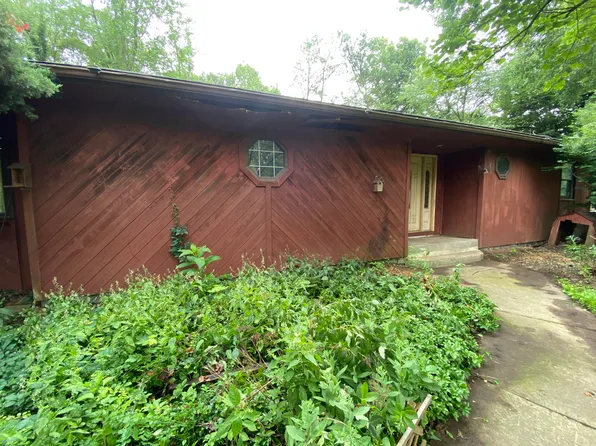 80 Tanglewood Trl, Valparaiso, IN 46385