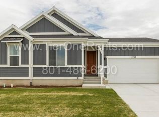2462 N Stanley Crane Dr, Clinton, UT 84015