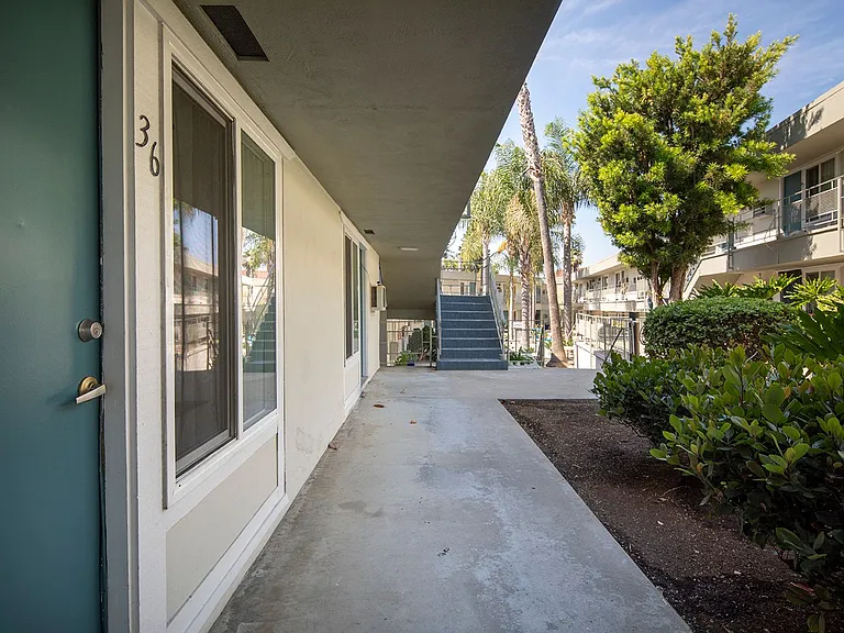 Aztec Pacific Apartments — Photo 25
