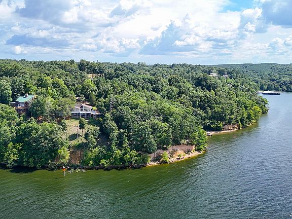 2nd image of Rivertrace Dr