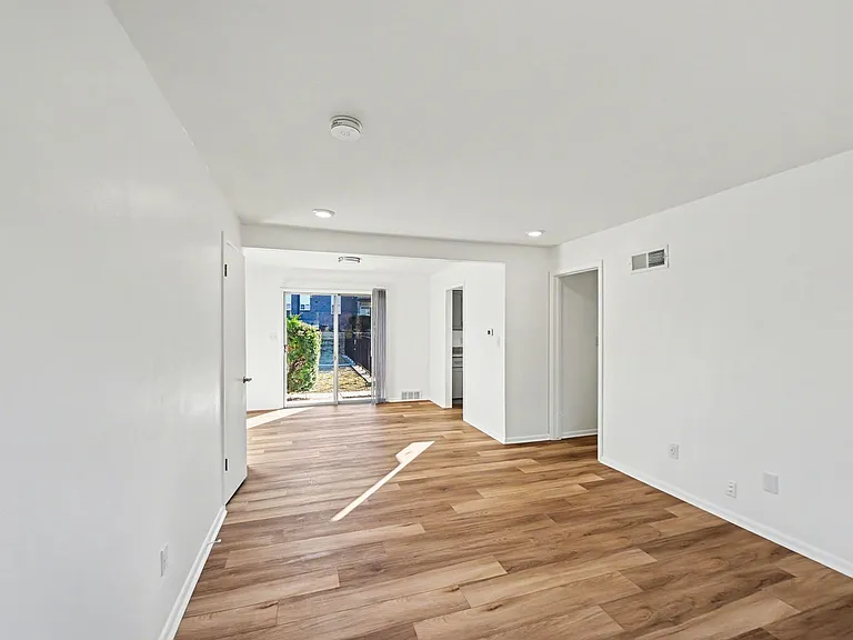 Royal Court Apartments — Photo 9