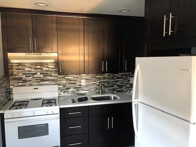 1st image of 109 Nassau Blvd #2