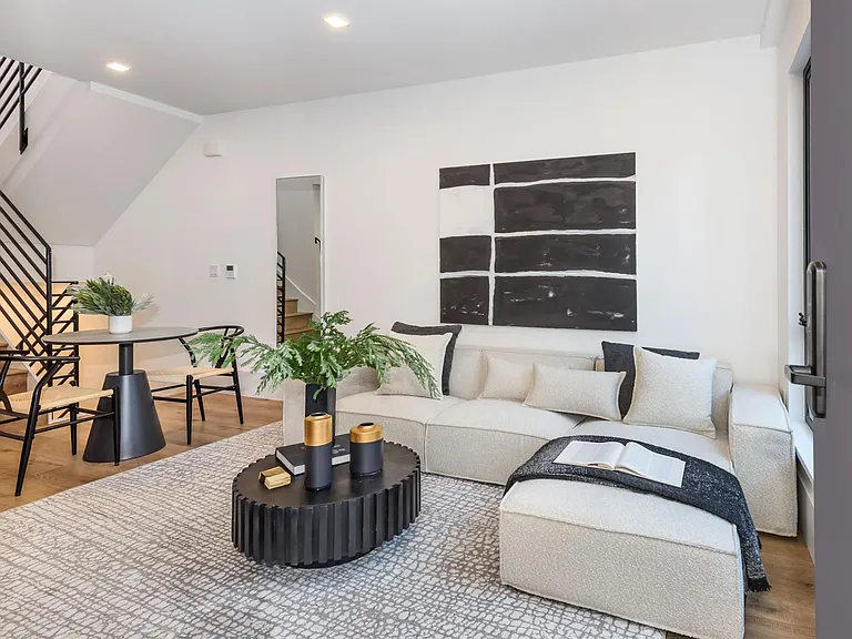 1288 Howard St #330 — Photo 26