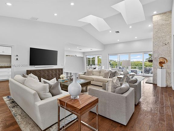 5th image of 167 Regatta Dr
