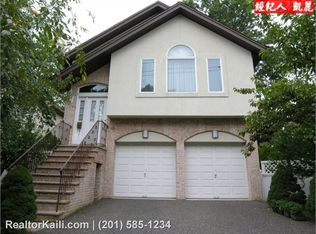 2077 Jones Rd, Fort Lee, NJ 07024