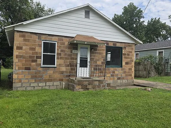 703 N Allyn St, Carbondale, IL 62901