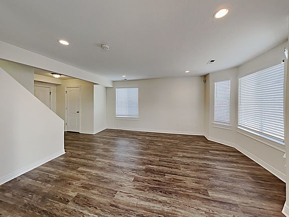 3rd image of 2183 E Lennox Ln