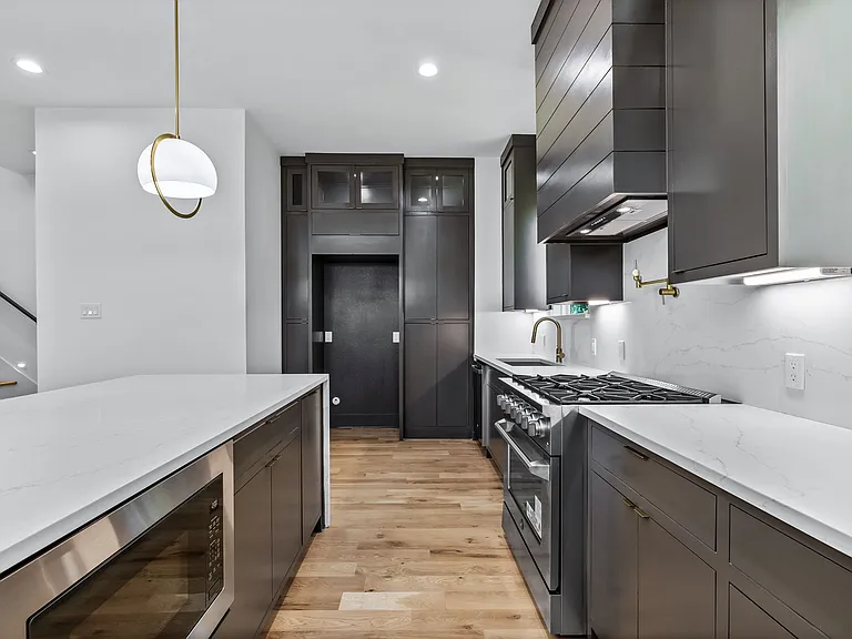 410 Avenue L #B — Photo 8
