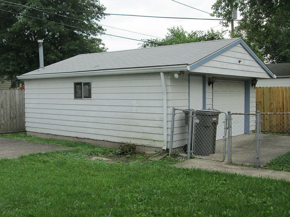2nd image of 2225 Saint Peter St