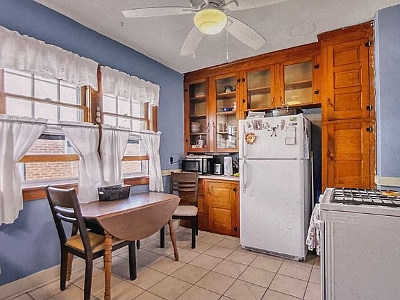 2nd image of 52 Harding Rd Floor 2