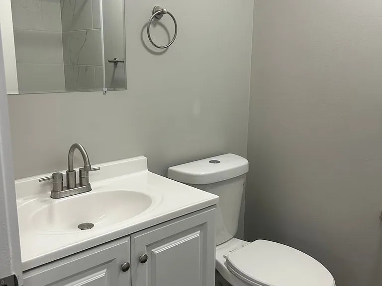 Austin Manor Apartments — Photo 17