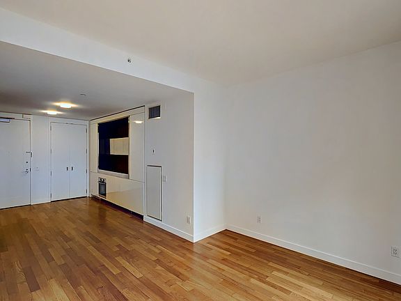 3rd image of 15 William St APT 16B