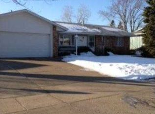 880 Hopewell Ln, Apple Valley, MN 55124