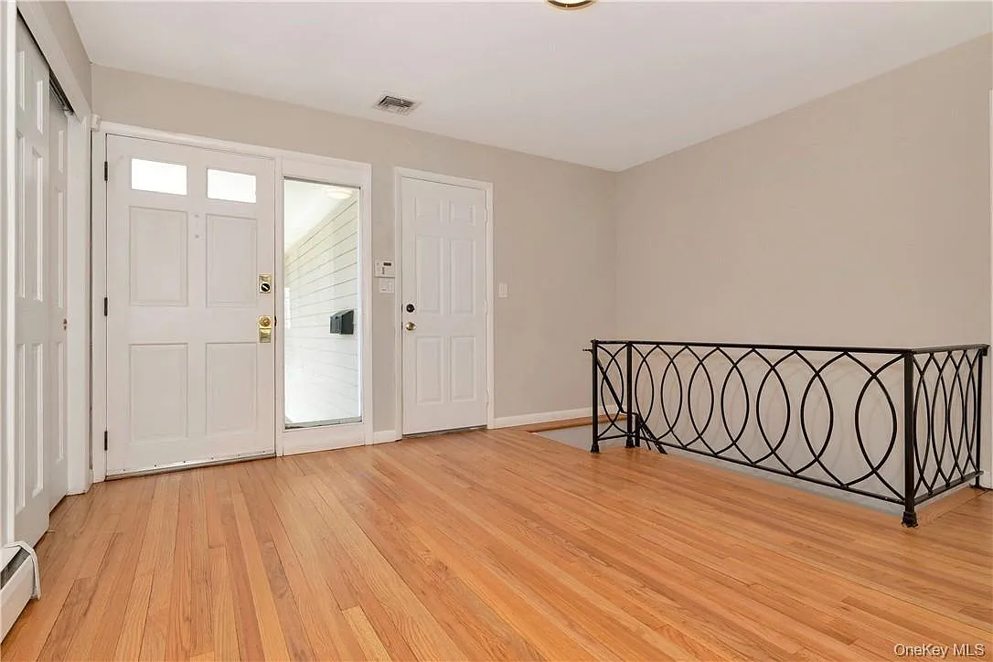 4 bed, 3.0 bath, 2034 sqft, $10,500 — Photo 3