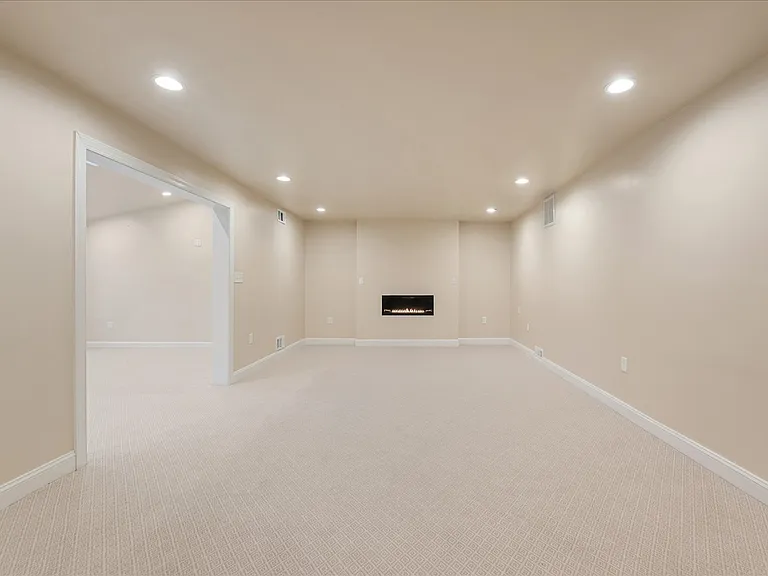 9036 Jeffery Rd — Photo 13