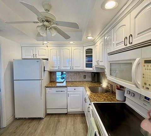 3rd image of 3150 N Palm Aire Drive #805