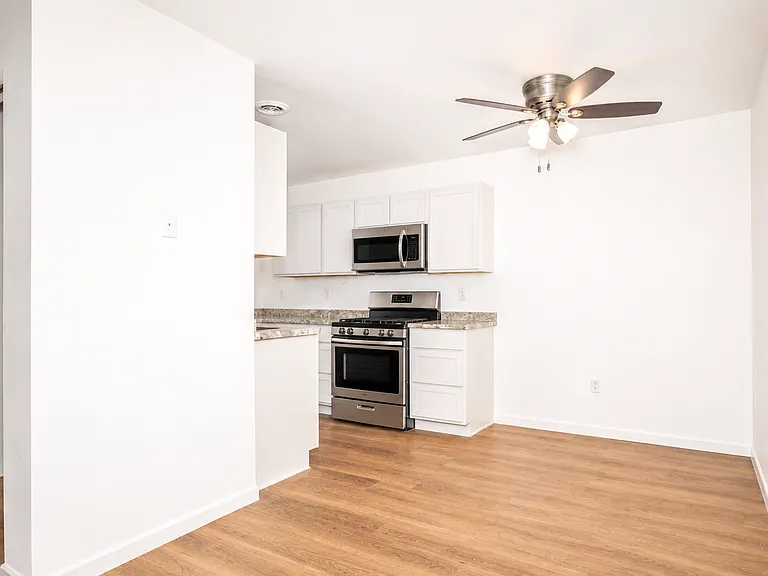 31 Hart Rd #2 — Photo 2