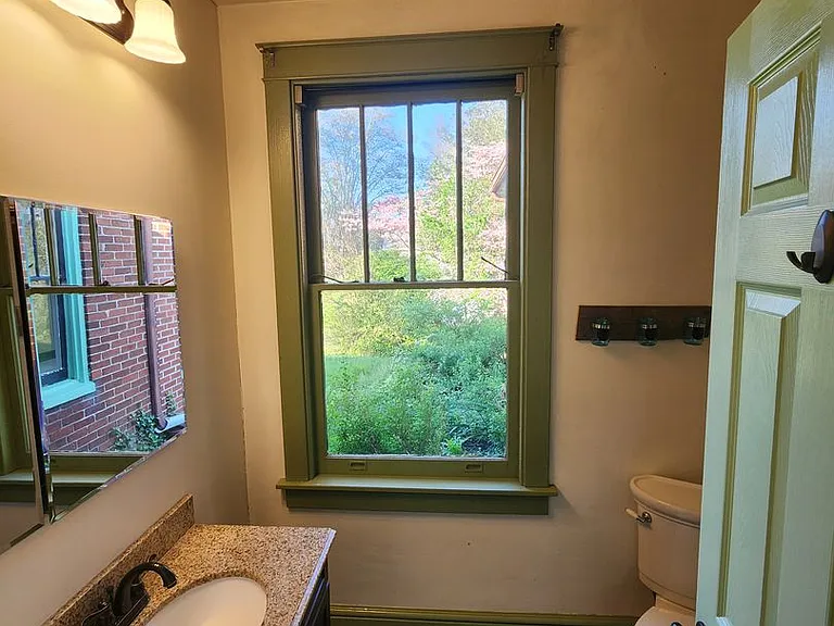 470 Maple St — Photo 24