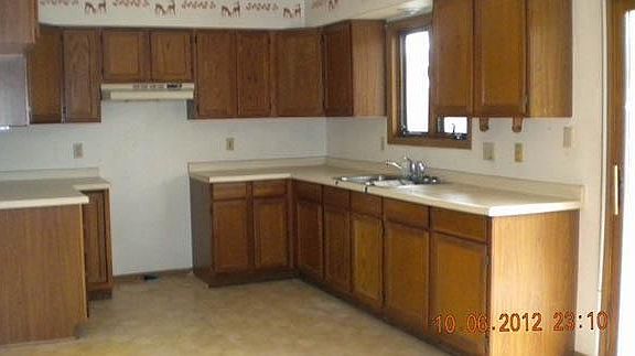 3rd image of 924 Krumrey St
