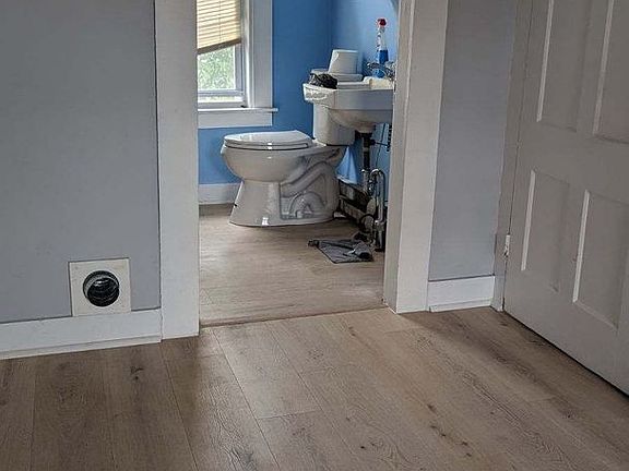 5th image of 156 N Main St #3