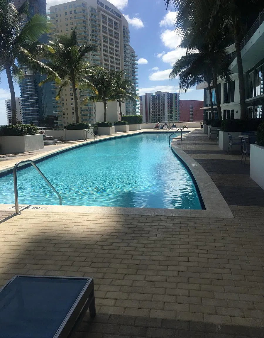 Studio, 875 sqft, $2,300 — Photo 1