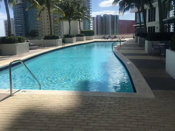 60 SW 13th St APT 2523, Miami, FL 33130