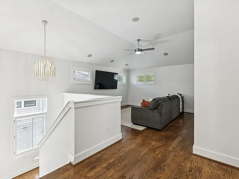 2302 Sunset Pl — Photo 31