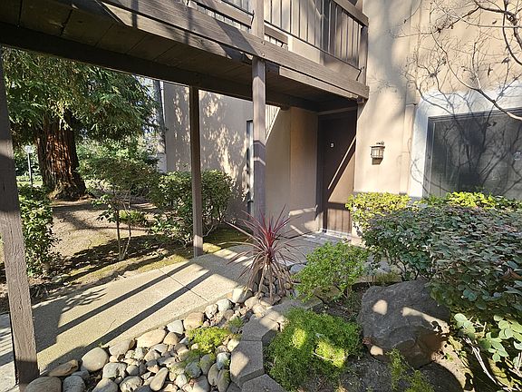 2nd image of 731 Woodside Ln E Unit 3