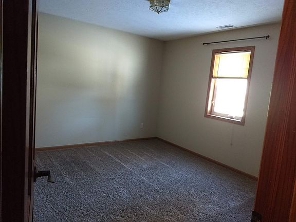 4th image of 15 W Cedar St