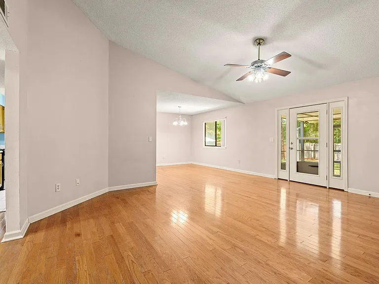 339 Evergreen Ave — Photo 5