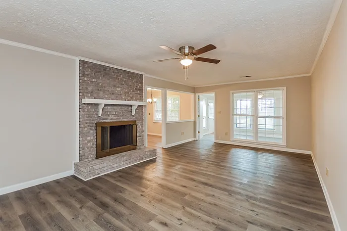 3 bed, 2.0 bath, 1756 sqft, $1,995 — Photo 4