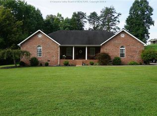 191 Arrowhead Dr, Winfield, WV 25213