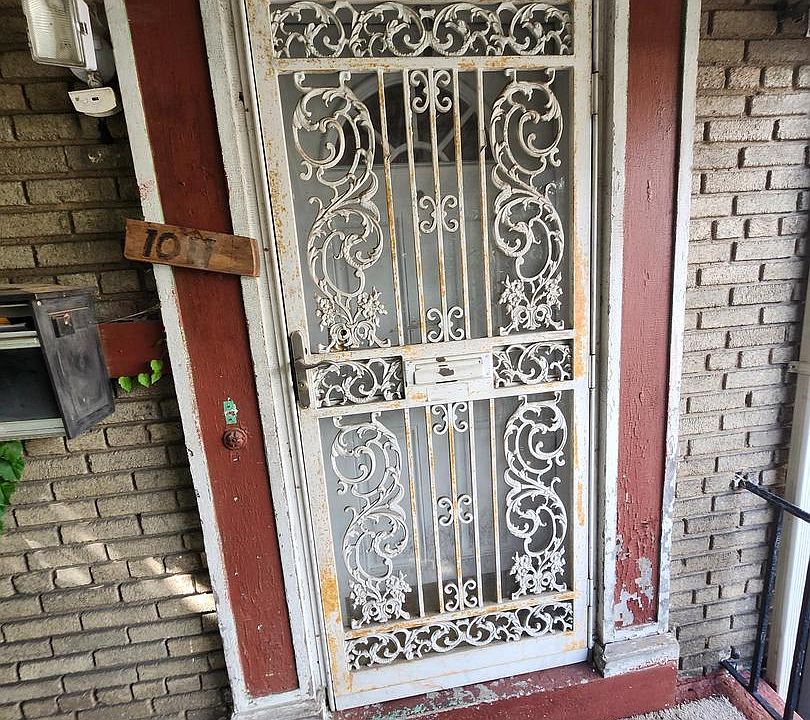 2nd image of 1011 Quebec Pl NW