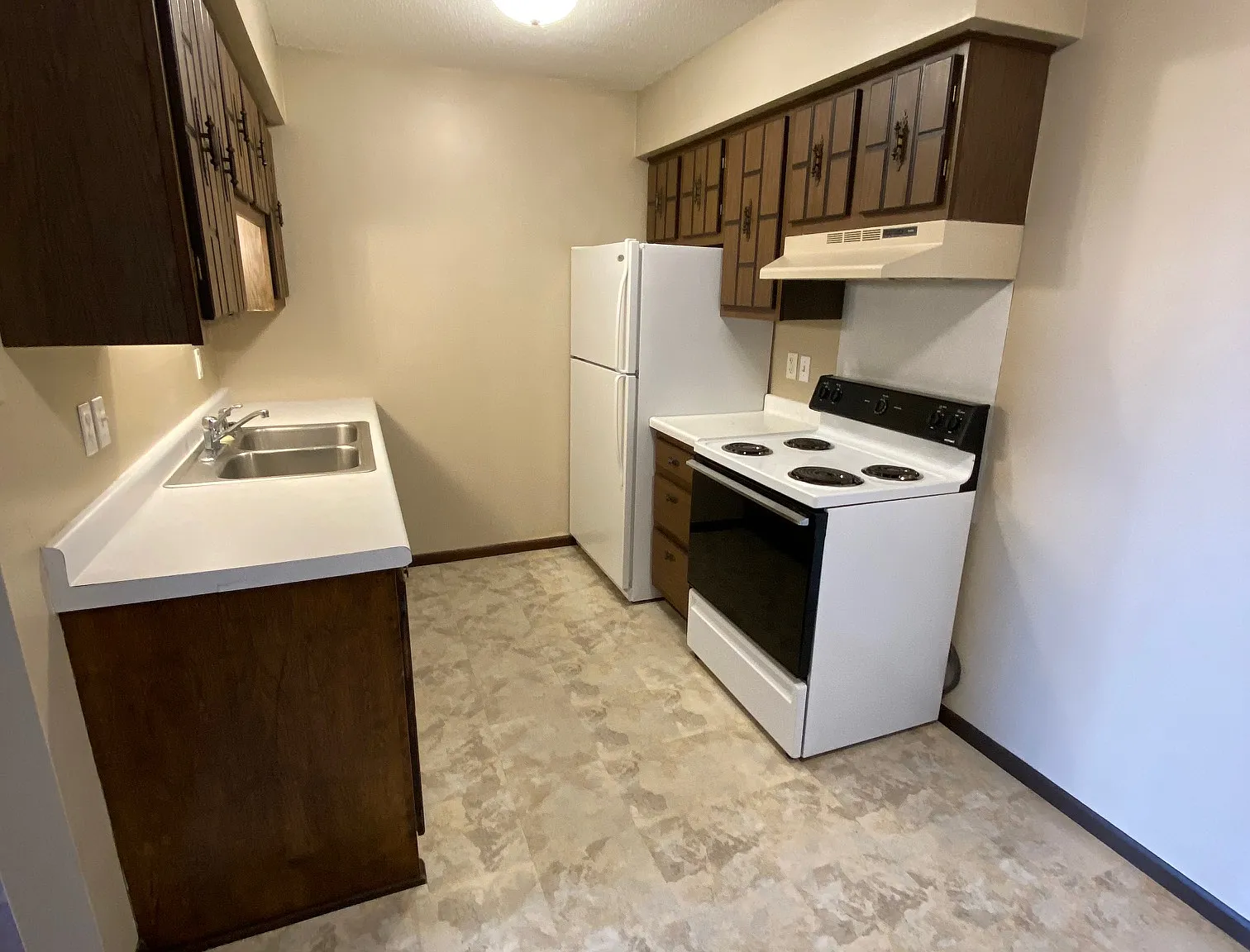 Parkside Apartments - Unit 5 — Photo 4
