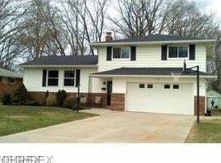 577 N Skyline Dr, Seven Hills, OH