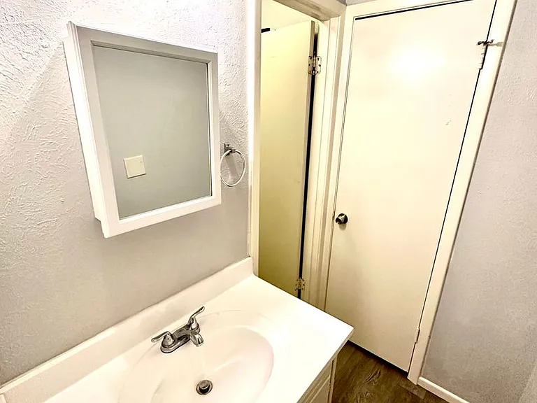 1114 Johnson St — Photo 8
