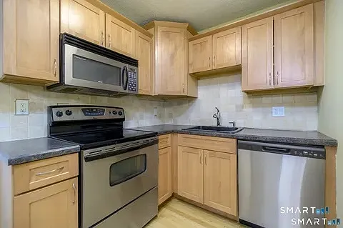 Building Photo - 637 Cove Rd #A3