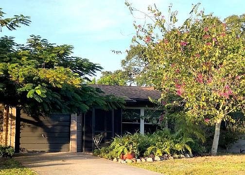 1st image of 114 Gulfbreeze Blvd