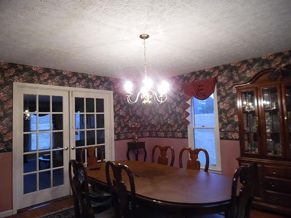 4th image of 101 Hickory Ln