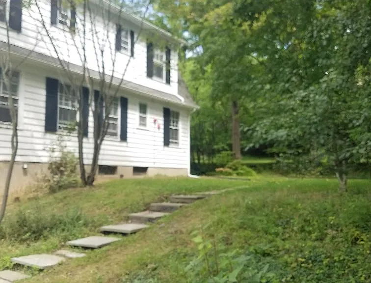 115 Llenroc Ct #B — Photo 1