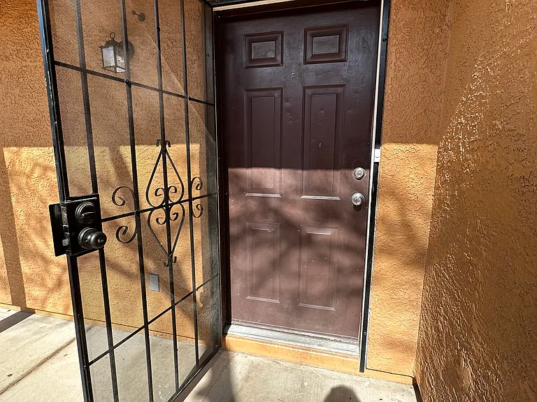 1005 E Water St #1 — Photo 3