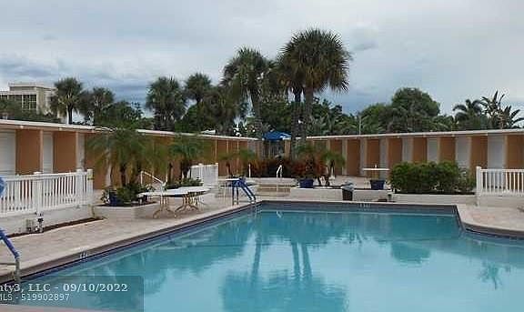2nd image of 2220 NE 68th St APT 1031