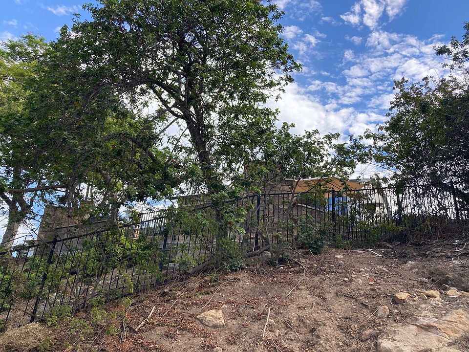 2nd image of 1771 SE Skyline Dr