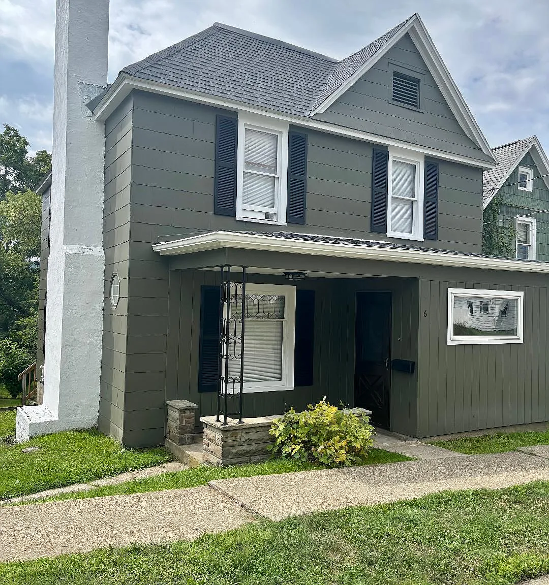 3 bed, 1344 sqft, $1,750 — Photo 1