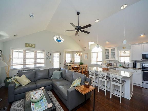 5th image of 5207 Asbury Ave Floor 2